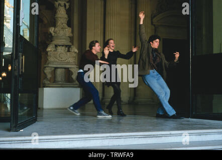 MICHAEL PITT , EVA GREEN ET LOUISE GARREL DANS LES RÊVEURS (2003). Copyright : Editorial uniquement. Pas de merchandising ou des couvertures de livres. C'est un document distribué au public. Les droits d'accès uniquement, aucune licence de droit d'auteur prévue. Seulement pour être reproduit dans le cadre de la promotion de ce film. Credit : RECONDED PENINSULAÑ PICTURE COMPANY/FILMS/FICTIONS / Album Banque D'Images