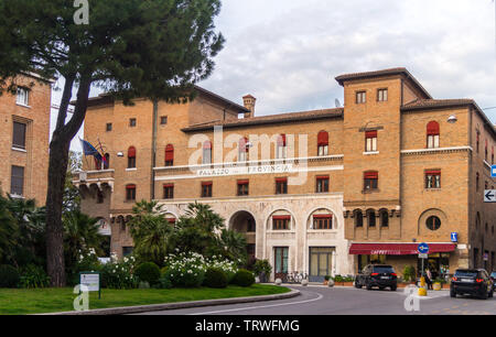 Palazzo della Provincia, bureau du gouvernement provincial , Ravenne, Émilie-Romagne, Italie Banque D'Images