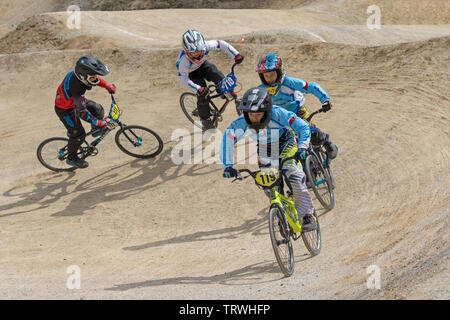 ZABREH, RÉPUBLIQUE TCHÈQUE - 1 juin 2019 : Groupe de coureurs de vélo dans la tour à la région d'Olomouc en BMX Championnat nouvelle zone bi-cross en Zabreh. Banque D'Images