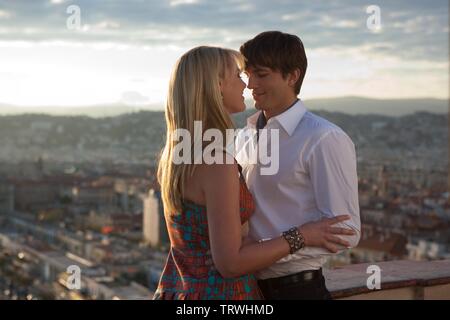 KATHERINE HEIGL et ASHTON KUTCHER dans KILLERS (2010). Copyright : Editorial uniquement. Pas de merchandising ou des couvertures de livres. C'est un document distribué au public. Les droits d'accès uniquement, aucune licence de droit d'auteur prévue. Seulement pour être reproduit dans le cadre de la promotion de ce film. Credit : KATALYST FILMS/LIONSGATE / Album Banque D'Images