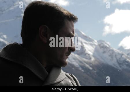 ALEX BRENDEMÜHL DANS LE MÉDECIN allemand (2013) -Titre original : WAKOLDA-. Copyright : Editorial uniquement. Pas de merchandising ou des couvertures de livres. C'est un document distribué au public. Les droits d'accès uniquement, aucune licence de droit d'auteur prévue. Seulement pour être reproduit dans le cadre de la promotion de ce film. HISTORIAS CINEMATOGRAFICAS CINEMANIA : Crédit/MK2 Productions / Album Banque D'Images