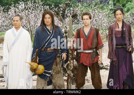 JACKIE CHAN , JET LI , Michael Angarano et YIFEI LIU DANS LE ROYAUME INTERDIT (2008). Copyright : Editorial uniquement. Pas de merchandising ou des couvertures de livres. C'est un document distribué au public. Les droits d'accès uniquement, aucune licence de droit d'auteur prévue. Seulement pour être reproduit dans le cadre de la promotion de ce film. Credit : CASEY SILVER PRODUCTIONS/CHINE CO-PRODUCTION FILMS CORP. / Album Banque D'Images