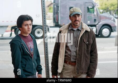 DEMIAN LE BICHIR ET JOSE JULIAN EN UNE VIE MEILLEURE (2011) -Titre original : UNE VIE MEILLEURE-. Copyright : Editorial uniquement. Pas de merchandising ou des couvertures de livres. C'est un document distribué au public. Les droits d'accès uniquement, aucune licence de droit d'auteur prévue. Seulement pour être reproduit dans le cadre de la promotion de ce film. Credit : France 2 Cinéma / Album Banque D'Images