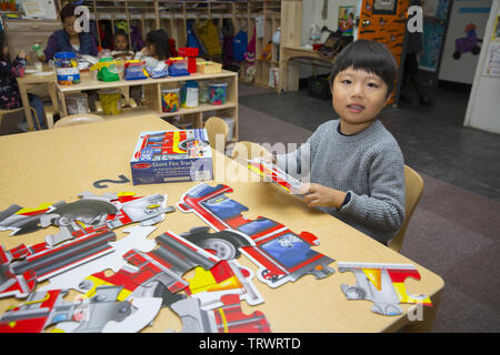 Lower East Side multi ethnic preschool- early learning centre à Manhattan, New York. Banque D'Images