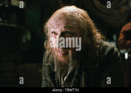 BEN KINGSLEY dans Oliver Twist (2005). Copyright : Editorial uniquement. Pas de merchandising ou des couvertures de livres. C'est un document distribué au public. Les droits d'accès uniquement, aucune licence de droit d'auteur prévue. Seulement pour être reproduit dans le cadre de la promotion de ce film. Credit : OLIVER TWIST PRODUCTIONS LLP / FERRANDIS, GUY / Album Banque D'Images