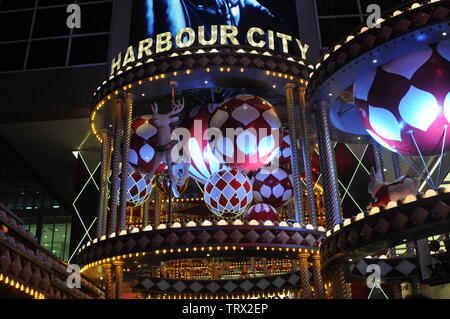 Harbour City est l'un des plus populaires pour faire du shopping à destination afficionados Hongkong. Pleine de restaurants, il est situé près du Star Ferry. Banque D'Images