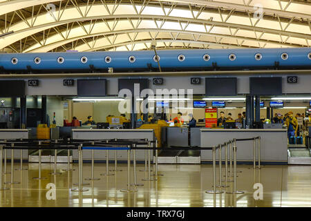 Osaka, Japon - Apr 19, 2019. Intérieur de l'aéroport d'Osaka Kansai (KIX). L'aéroport situé sur une île artificielle au milieu de la Baie d'Osaka. Banque D'Images