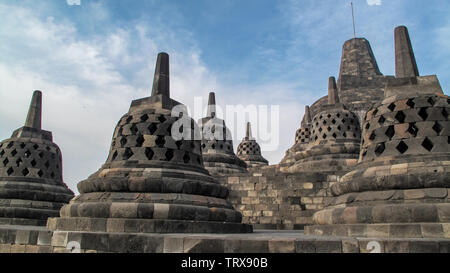 Borobudur, ou Barabudur, plus grand temple bouddhiste et site du patrimoine mondial de l'UNESCO. Un 9ème siècle temple bouddhiste Mahayana à Magelang, Regency Banque D'Images