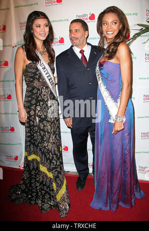 New York, USA. 17 avril, 2008. Miss Univers 2007, Riyo Mori, David Paterson, Miss Texas, Crystle Stewart au jardin enchanté à Gala bénéfice HealthCorps au Hammerstein Ballroom. Crédit : Steve Mack/Alamy Banque D'Images