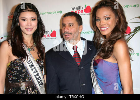 New York, USA. 17 avril, 2008. Miss Univers 2007, Riyo Mori, David Paterson, Miss Texas, Crystle Stewart au jardin enchanté à Gala bénéfice HealthCorps au Hammerstein Ballroom. Crédit : Steve Mack/Alamy Banque D'Images