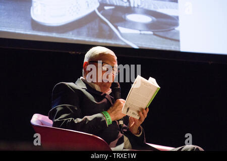 Alan Johnson, ancien député dans les gouvernements Blair et Brown discute de ses mémoires de ma vie, une mémoire de la musique au Festival littéraire de Stoke Newington 2019 Banque D'Images