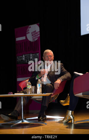 Alan Johnson, ancien député dans les gouvernements Blair et Brown discute de ses mémoires de ma vie, une mémoire de la musique au Festival littéraire de Stoke Newington 2019 Banque D'Images