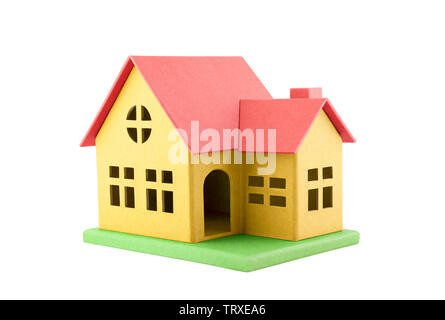 Jouet en carton coloré house isolated on white with clipping path Banque D'Images