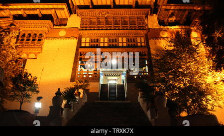 Punakha Dzong : siècle vieux ancien monastère situé sur la banque du fleuve de Pukaha, Bhoutan Banque D'Images