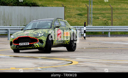 Aston Martin Lagonda, St Athan, Galles du Sud. Aston Martin espèrent employé plus de 700 personnes lorsqu'ils vont à la pleine production avec leurs nouvelles voitures Banque D'Images