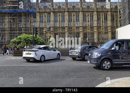 Londres, Royaume-Uni, juin 2018. Dans cette ville, l'utilisation de voitures hybrides Toyota électrique avec les moteurs à essence est très répandue, la Prius modèle en particulier Banque D'Images