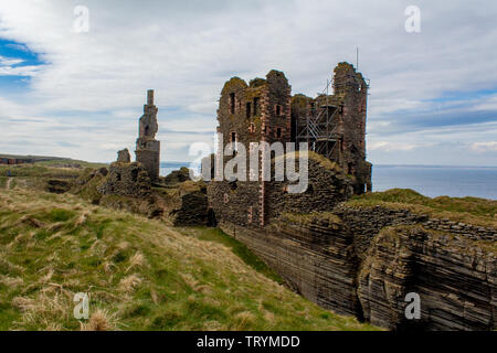 Château Sinclair Girnigoe, 3 miles au nord de Wick, sur la côte est de l'Ecosse, Caithness. Banque D'Images