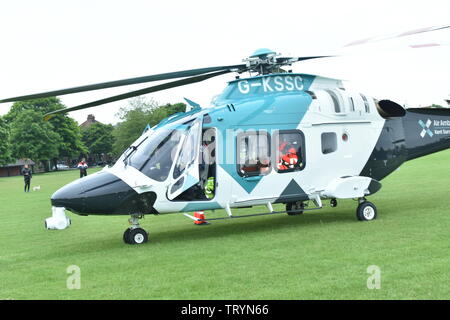 Leonardo AW169 : G-KSST de Kent, Surrey et Sussex, Air Ambulance sur le point de décoller de Park Radnor, Folkestone U.K Banque D'Images