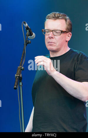 Craig Reid de The Proclaimers effectuant au Cornbury festival, Chadlington, Oxfordshire, UK. 6 juillet 2013 Banque D'Images