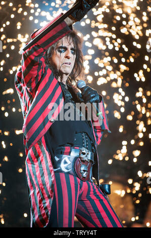 Alice Cooper à l'exécution de la Convention de Cropredy Ashwaubenon, Cropredy Oxfordshire, UK. 8 août 2013 Banque D'Images