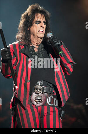 Alice Cooper à l'exécution de la Convention de Cropredy Ashwaubenon, Cropredy Oxfordshire, UK. 8 août 2013 Banque D'Images