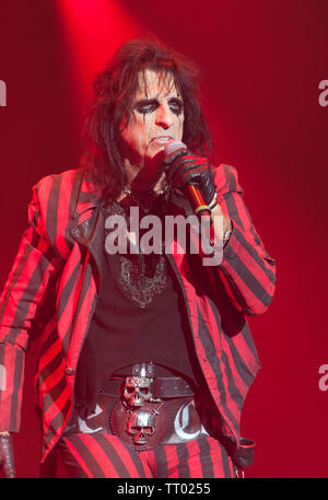 Alice Cooper à l'exécution de la Convention de Cropredy Ashwaubenon, Cropredy Oxfordshire, UK. 8 août 2013 Banque D'Images