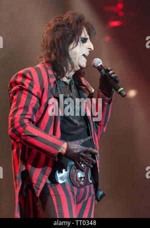 Alice Cooper à l'exécution de la Convention de Cropredy Ashwaubenon, Cropredy Oxfordshire, UK. 8 août 2013 Banque D'Images