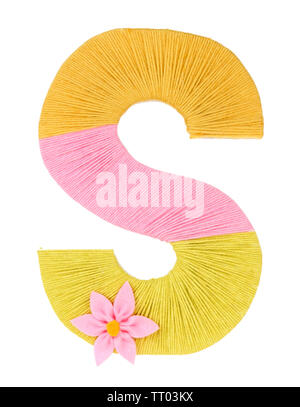 Lettre S créé aux couleurs de cour tricot isolated on white Banque D'Images
