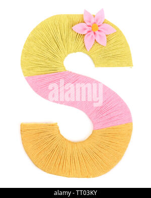 Lettre S créé aux couleurs de cour tricot isolated on white Banque D'Images