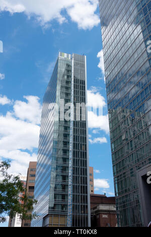 Gratte-ciel de verre grand bâtiment en construction au centre-ville de Boston, Massachusetts, USA Banque D'Images