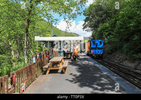 Un moteur à vapeur appelé 'modified super' sur le Talyllyn Railway qui va de Tywyn à Nant Gwernol, à Abergynolwyn, Gwynedd, Pays de Galles, Royaume-Uni Banque D'Images