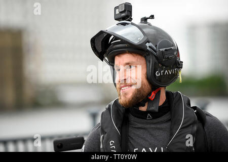 Londres, Royaume-Uni. 13 juin 2019. Richard Browning le fondateur et chef-pilote d'industries de gravité et 'real life l'homme de fer' previews leur Race Series concept au Royal Victoria Docks, l'Est de Londres, lors de la London Tech Week 2019, avant le lancement de l'Internationale des Industries de la gravité de la série de course au début de 2020. Industries de la gravité sont les concepteurs, les constructeurs et les pilotes du premier jet breveté costume, pionniers d'une nouvelle ère de vol humain. Crédit : Stephen Chung / Alamy Live News Banque D'Images