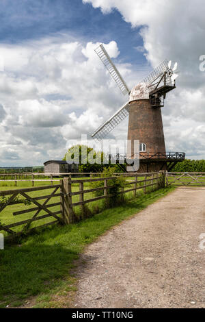 Landmark Wilton Windmill un moulin à vent entièrement opérationnel restauré dans le Wiltshire construit en 1821, Angleterre, Royaume-Uni Banque D'Images