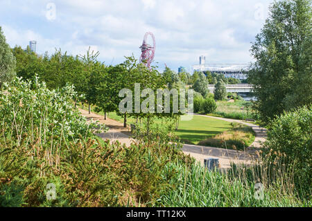 Le Parc olympique de Londres en été, vue depuis le nord du parc, Stratford, London UK Banque D'Images