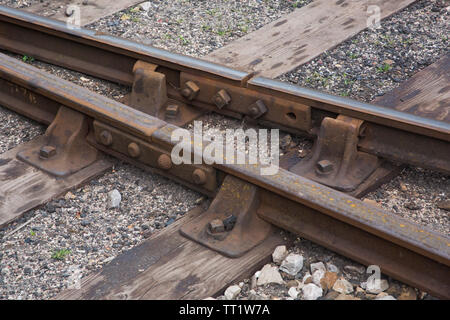 Libre de liens entre la voie de chemin de fer en acier laminés à chaud en sections et attaches, sacs et de ballast à Didcot Railway Centre, Oxfordshire, UK Banque D'Images