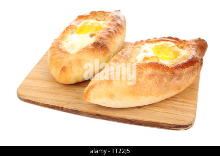 Khachapuri adjar isolated on white Banque D'Images