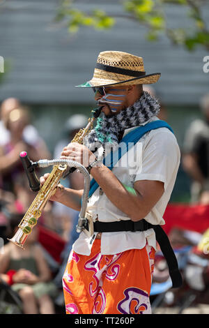 Cleveland, Ohio, USA - 8 juin 2019 : Parade le cercle, l'homme jouant de la clarinette Banque D'Images