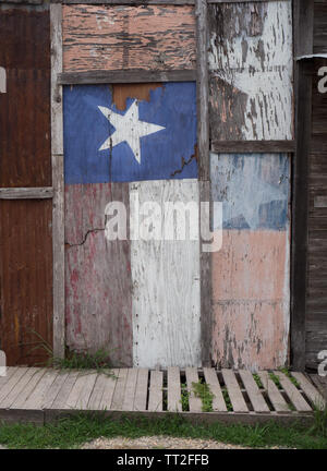 Drapeau Texas décolorées peintes sur le côté d'un ancien bâtiment dans la ville fantôme de Loraine, Texas Banque D'Images