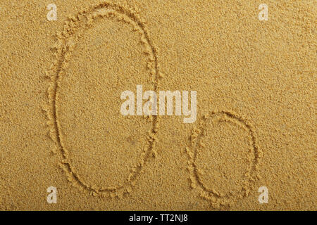 Lettre de l'Alphabet écrites sur du sable de plage humide Banque D'Images