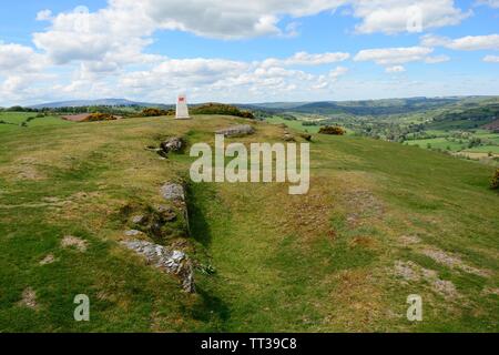 Vestiges de l'âge de fer Twyn Y Gaer Fort et point de bascule Mynydd Illtud Libanus Brecon Beacons National Park Powys Pays de Galles Cymru UK Banque D'Images