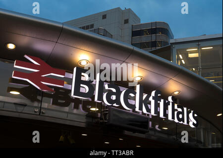 Entrée de la gare London Blackfriars, City of London, en Angleterre. Banque D'Images