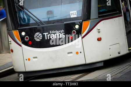 Le tram au centre de la ville d'Edimbourg, Ecosse. Banque D'Images