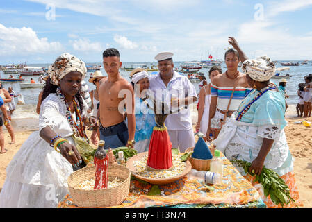 Salvador, Brésil - 2 Février 2019 : les personnes au cours de la célébration de Yemanja à Salvador de Bahia sur le Brésil Banque D'Images