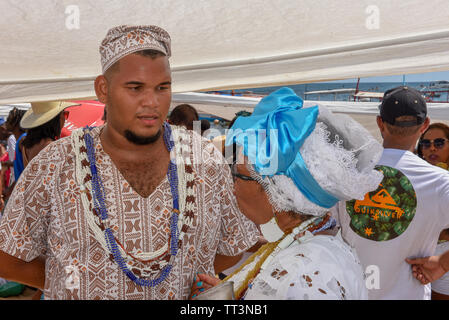 Salvador, Brésil - 2 Février 2019 : les personnes au cours de la célébration de Yemanja à Salvador de Bahia sur le Brésil Banque D'Images