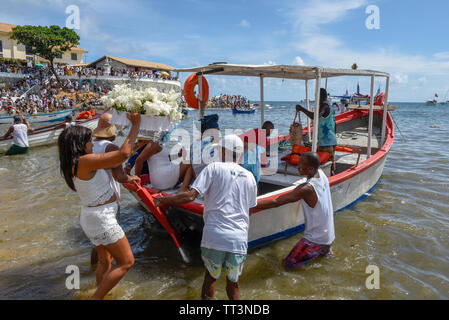 Salvador, Brésil - 2 Février 2019 : les personnes au cours de la célébration de Yemanja à Salvador de Bahia sur le Brésil Banque D'Images