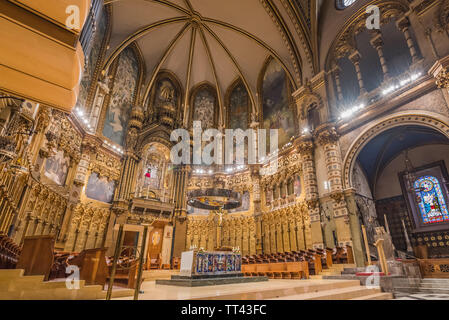 MONSERRAT, ESPAGNE - 20 février 2019 - intérieur de la Basilique de la monastère de Montserrat dans l'abbaye de Santa Maria de Montserrat. Banque D'Images