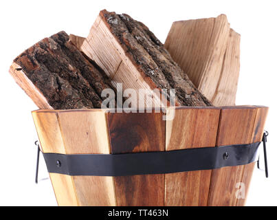 Table ronde en bois panier plein de bois de chauffage isolated on white Banque D'Images