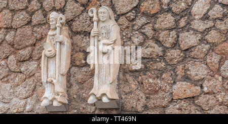 Des statues dans l'abbaye de Santa Maria de Montserrat à Monistrol de Montserrat, en Catalogne, Espagne. Banque D'Images