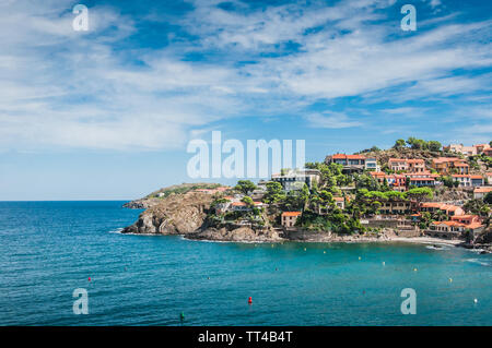 Vue pittoresque sur les rues de Collioure, Pyrénées-Orientales, France Banque D'Images