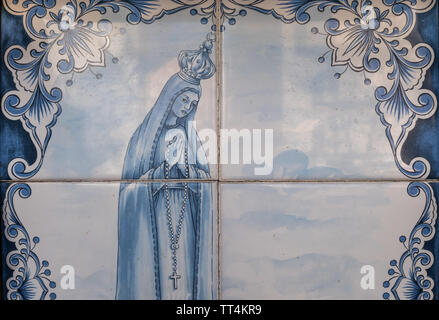Une tuile peinte à l'image de la Vierge Marie. Idéal pour les concepts et les milieux. Banque D'Images